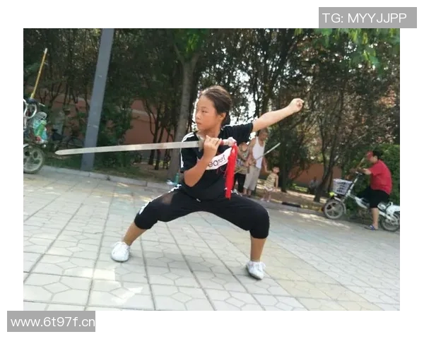 仰泳比赛中的心理准备技巧与应对策略：提升自信与集中注意力的关键方法